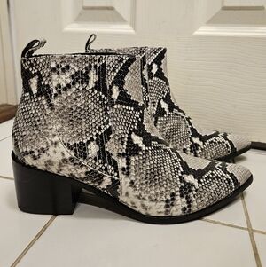 M. Gemi black gray snakeskin ankle boots shoes womens size 42